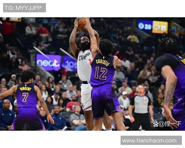 快船与骑士激战1617赛季精彩对决回顾与分析