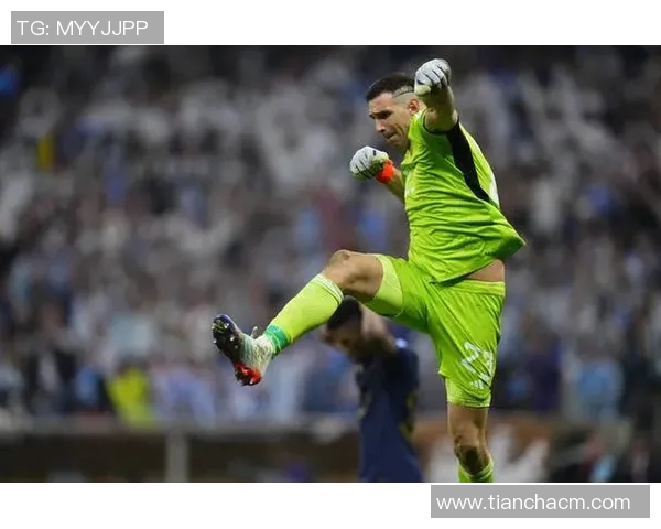 马丁内斯的传奇旅程:从草根球员到世界足球明星的蜕变与奋斗 马丁内斯的传奇旅程:从草根球员到世界足球明星的蜕变与奋斗