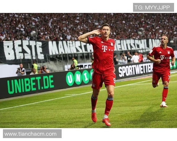 莱万回归老东家引发拜仁球迷愤怒声讨称其忘恩负义