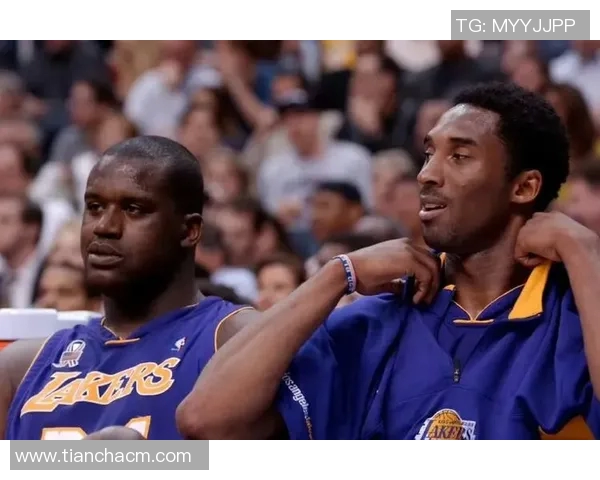 德雷蒙德格林与科比的对决回顾与篮球智慧的碰撞分析 德雷蒙德格林与科比的对决回顾与篮球智慧的碰撞分析